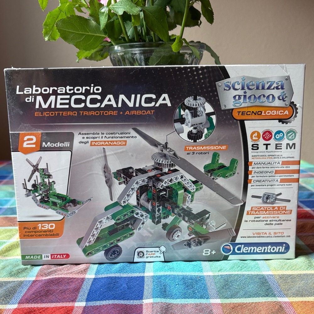 Green and White Mechanical Lab Kit